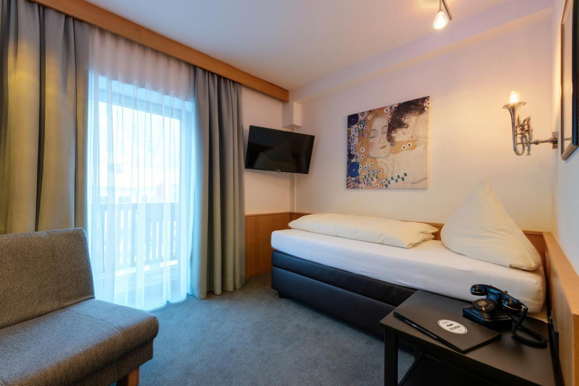 Hotel Pension Kirchplatz Санкт-Антон-ам-Арльберг Экстерьер фото