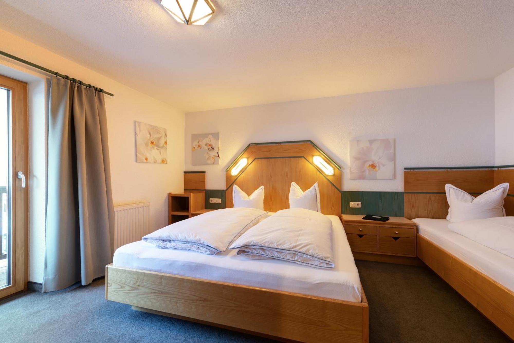 Hotel Pension Kirchplatz Санкт-Антон-ам-Арльберг Номер фото