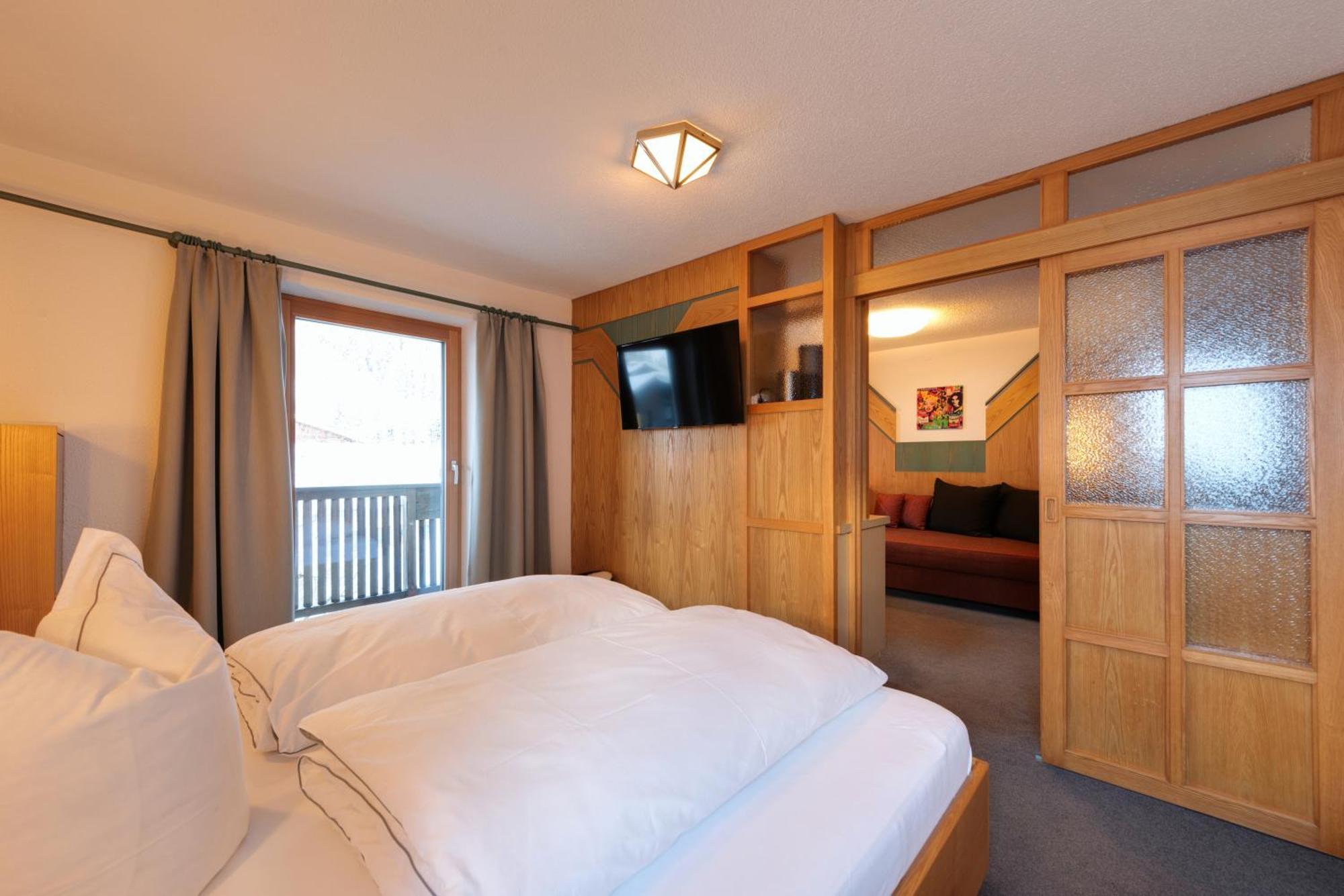 Hotel Pension Kirchplatz Санкт-Антон-ам-Арльберг Номер фото