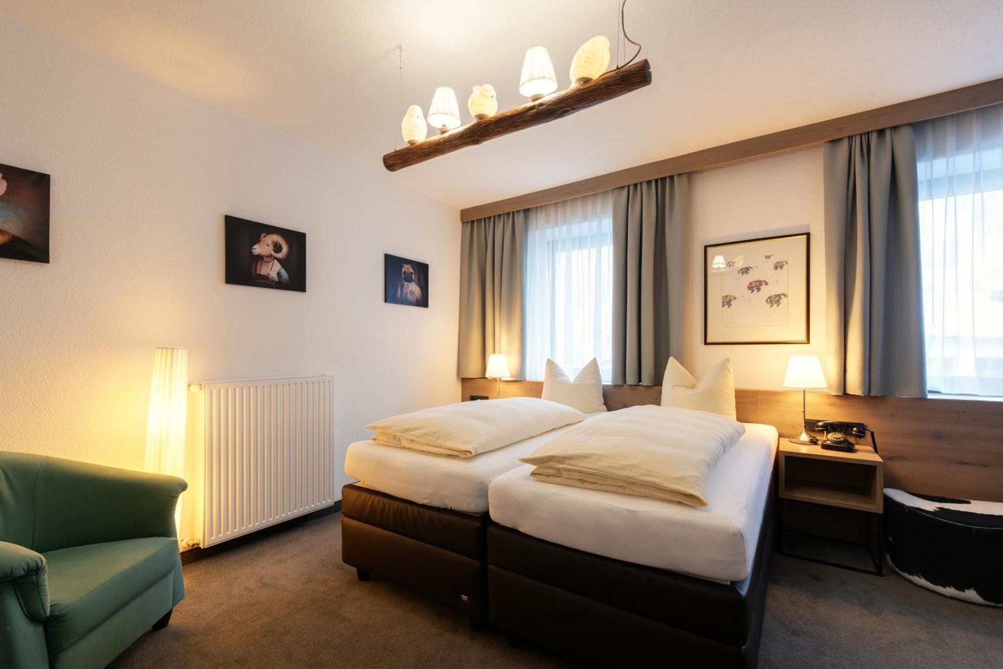 Hotel Pension Kirchplatz Санкт-Антон-ам-Арльберг Номер фото