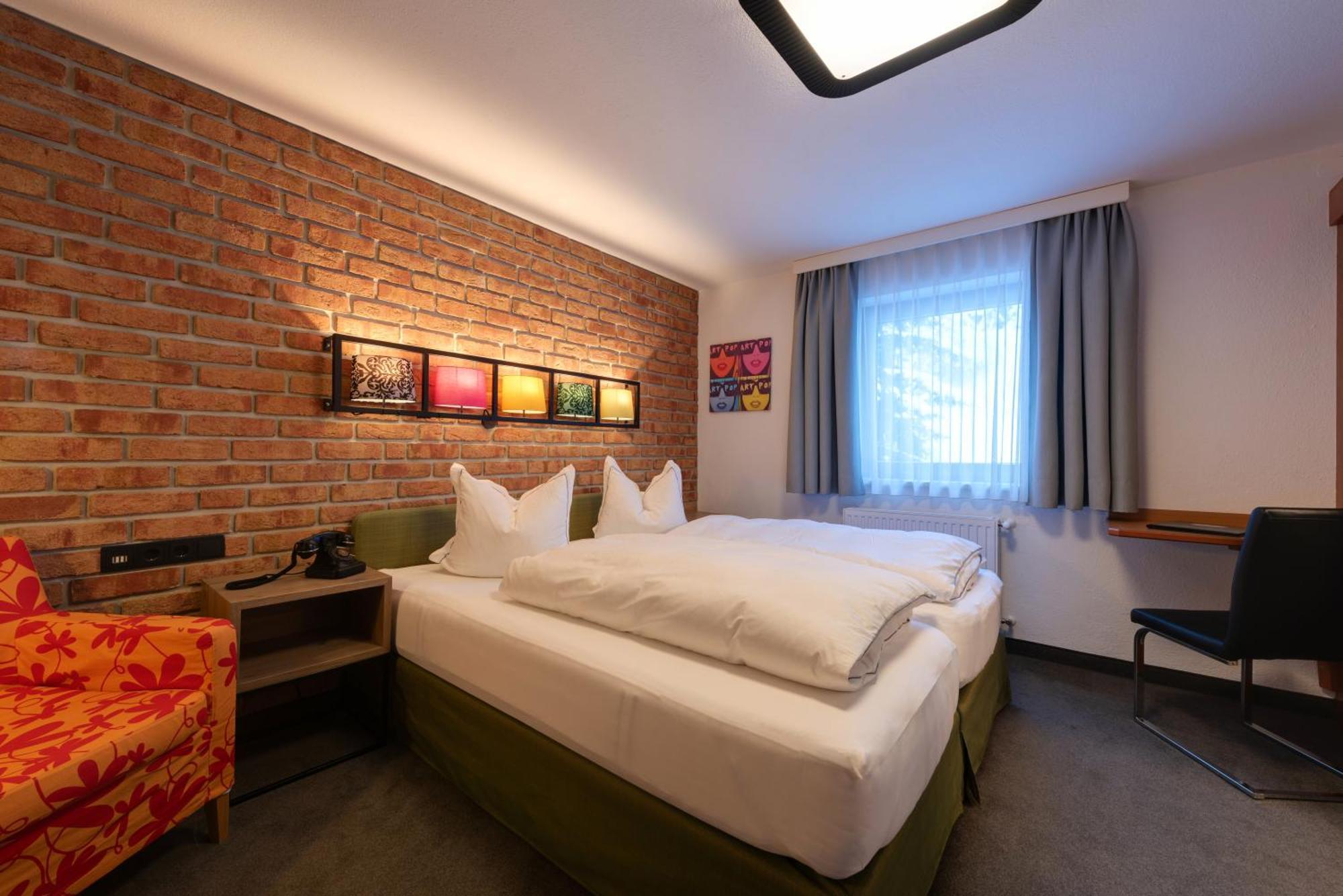 Hotel Pension Kirchplatz Санкт-Антон-ам-Арльберг Номер фото