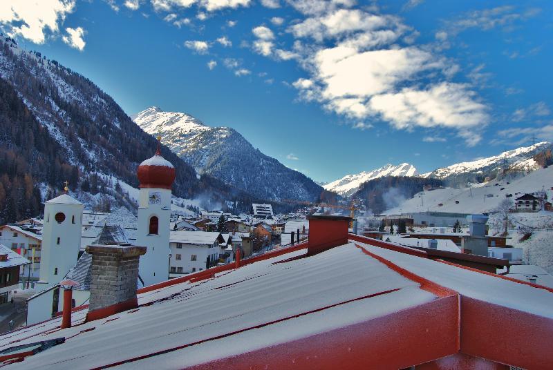 Hotel Pension Kirchplatz Санкт-Антон-ам-Арльберг Экстерьер фото