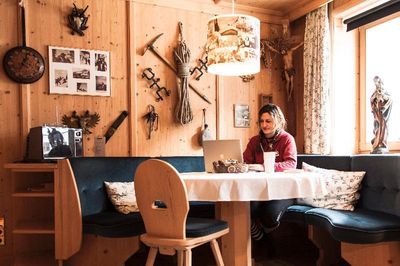 Hotel Pension Kirchplatz Санкт-Антон-ам-Арльберг Экстерьер фото